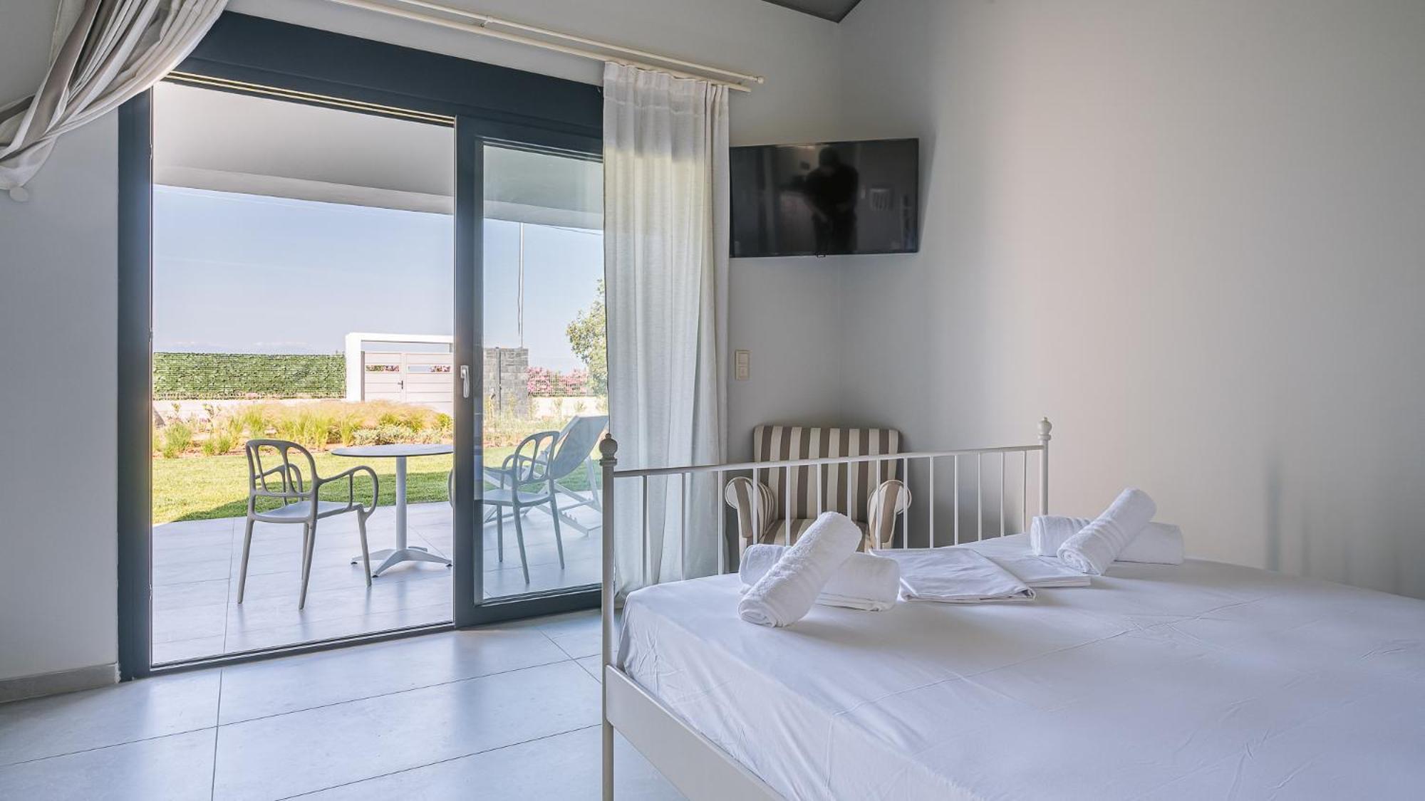Electra Beachfront Suites, Nea Irakleia Kültér fotó